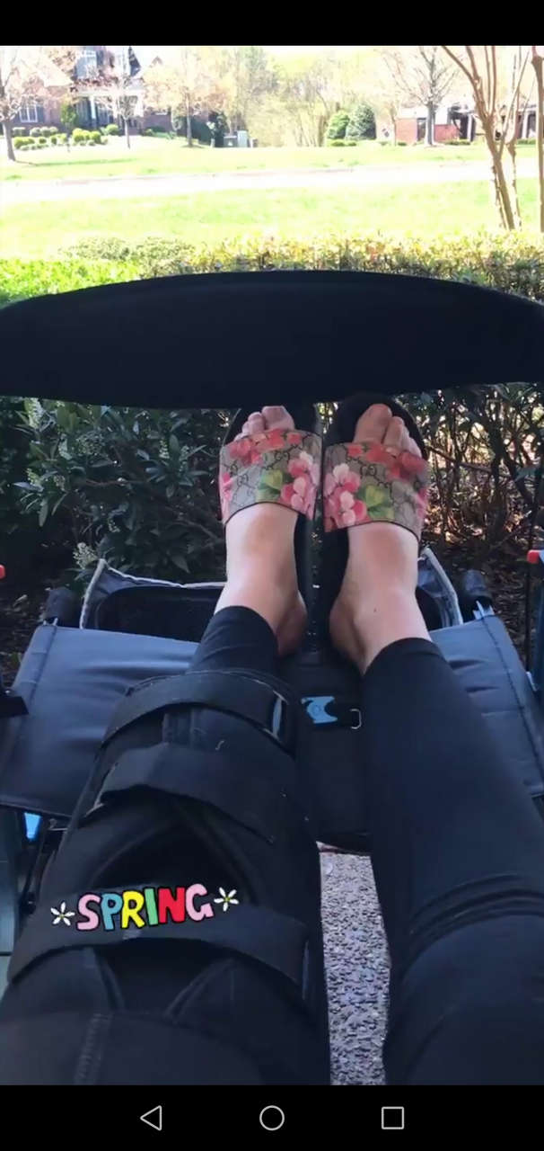 Lindsey vonn feet